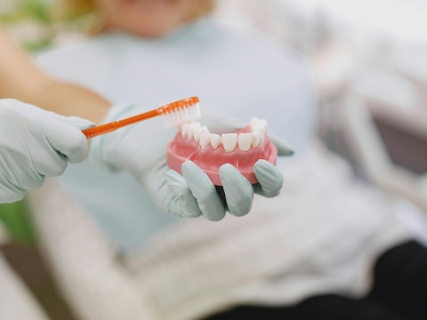 Jak dbać o zęby w podróży?